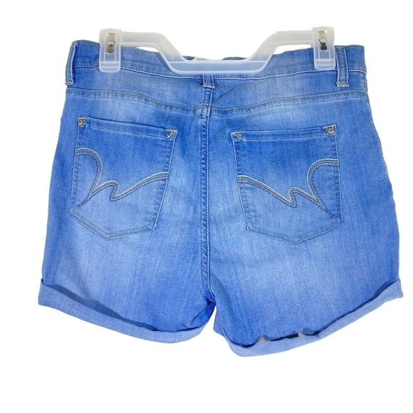 Wallflower size 13 the sassy fit mid rise  stretchy denim jean cuffed shorts - Picture 2 of 7